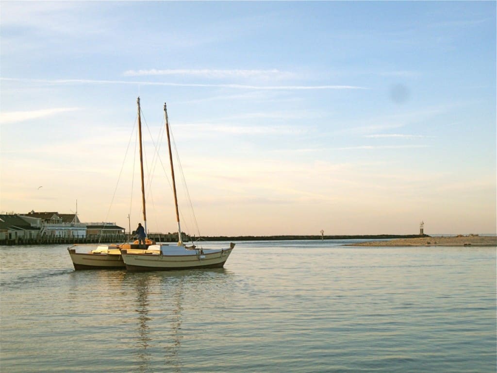 sailing montauk's catamaran mon tiki